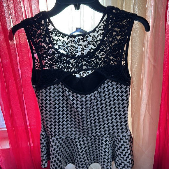 Top - Picture 2 of 3